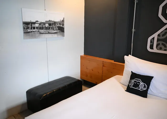 Blu Monkey Hotel Surat Thani